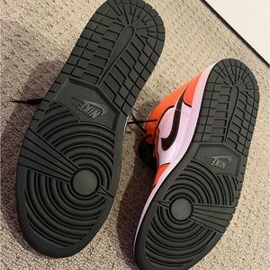 Turf orange Jordan 1 mid SE